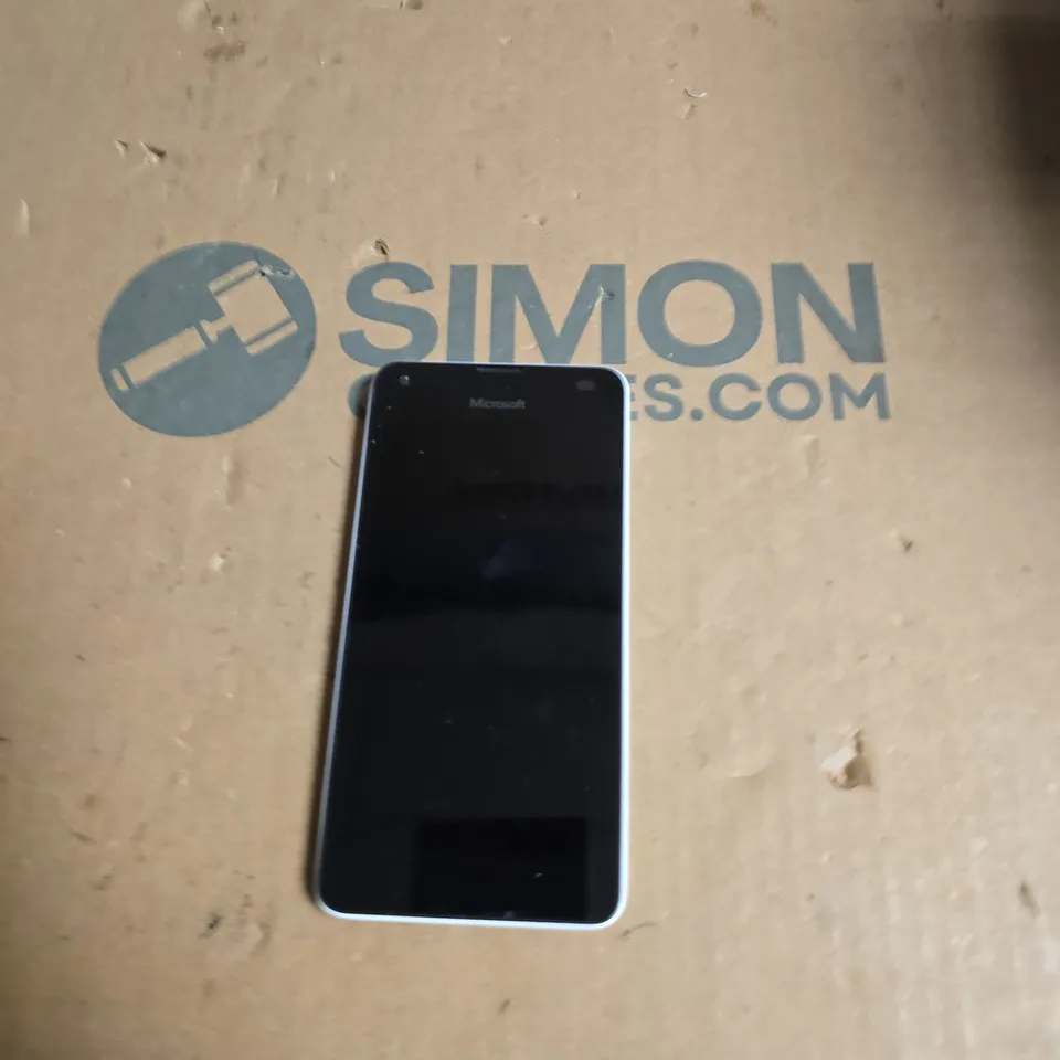 MICROSOFT WINDOWS PHONE – WHITE