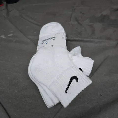 NIKE DRI-FIT CUSHIONED TRAINING ANKLE SOCKS (3 PAIRS) – WHITE