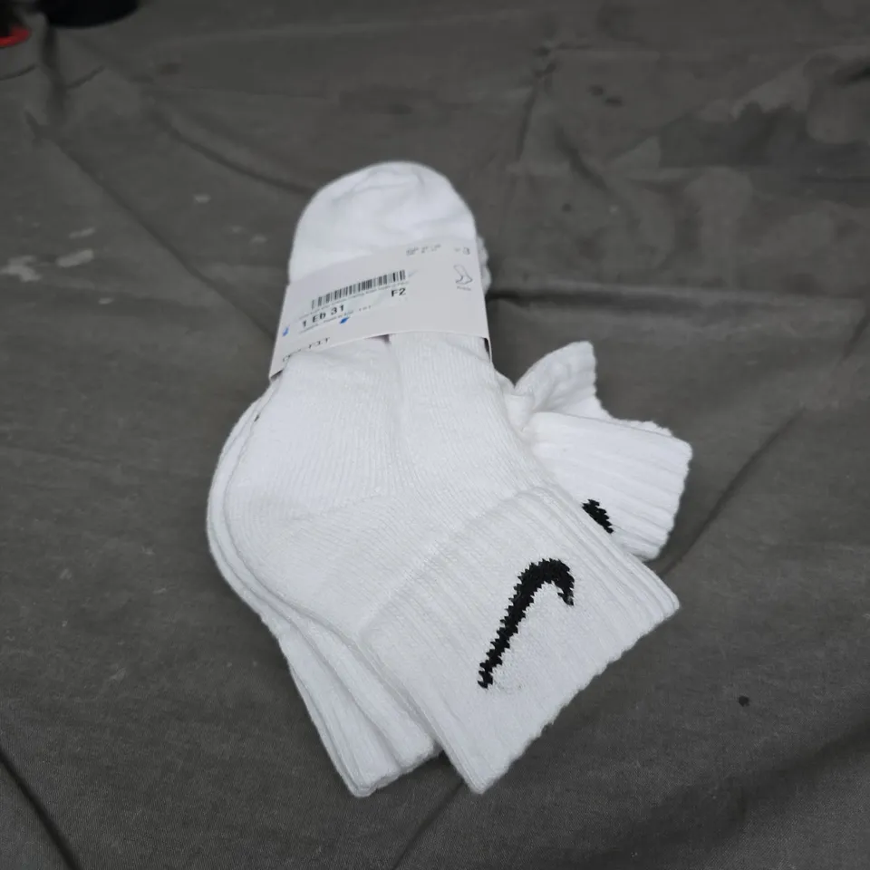 NIKE DRI-FIT CUSHIONED TRAINING ANKLE SOCKS (3 PAIRS) – WHITE