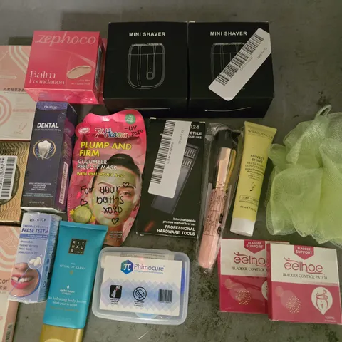 LOT OF APPROXIMATELY 20 ASSORTED HEALTH AND BEAUTY ITEMS TO INCLUDE MINI SHAVER, BLADDER CONTROL PATCHES AND FALSE TEETH CLEANER