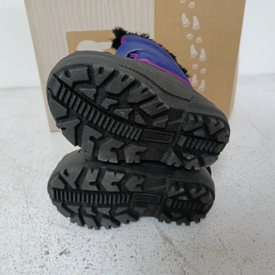 BOXED PAIR OF SOREL TODDLER SNOW COMMANDER BOOTS IN PURPPLE/BLACK - UK 6