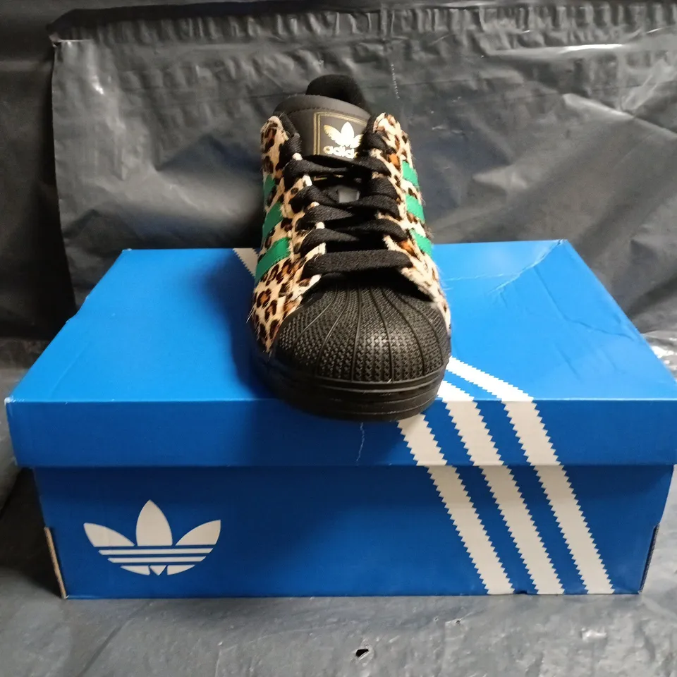 BOXED PAIR OF ADIDAS SUPERSTAR II SHOES IN LEOPARD PRINT/GREEN SIZE UK 6.5