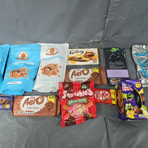 APPROXIMATELY 10 ASSORTED FOOD ITEMS TO INCLUDE CHINCHINS, AERO, AND KITKAT ETC. 