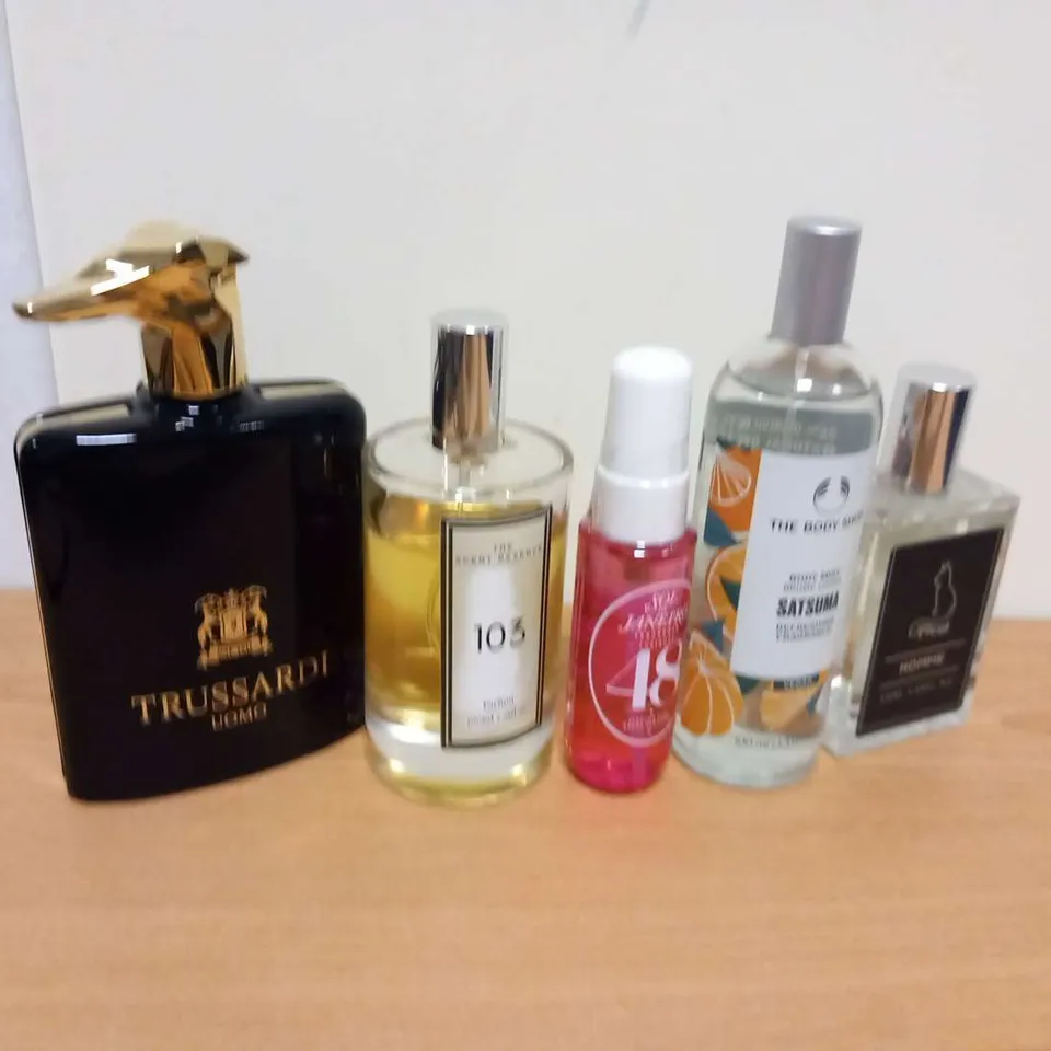 APPROXIMATELY 10 ASSORTED UNBOXED FRAGRANCES TO INCLUDE; TRUSSARDI, THE SCENT RESERVE AND THE BODY SHOP