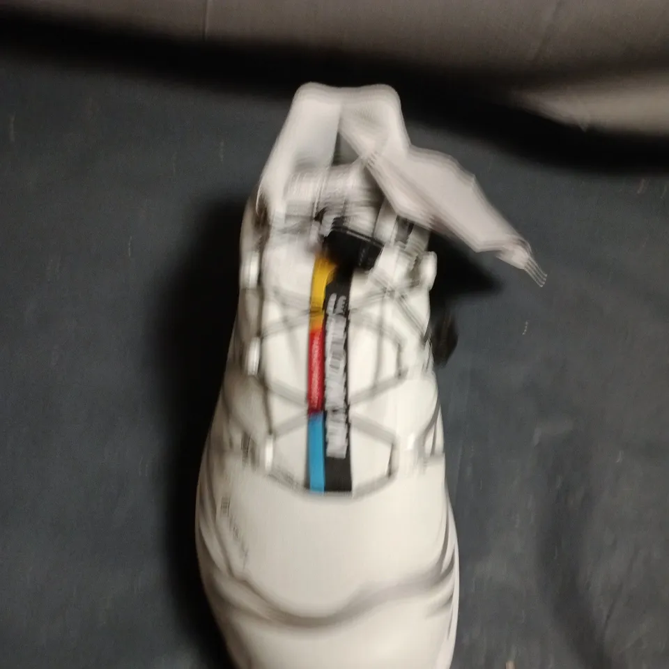 SALOMON WHITE TRAIL RUNNING SHOES WITH GORE-TEX – SIZE UNSPECIFIED