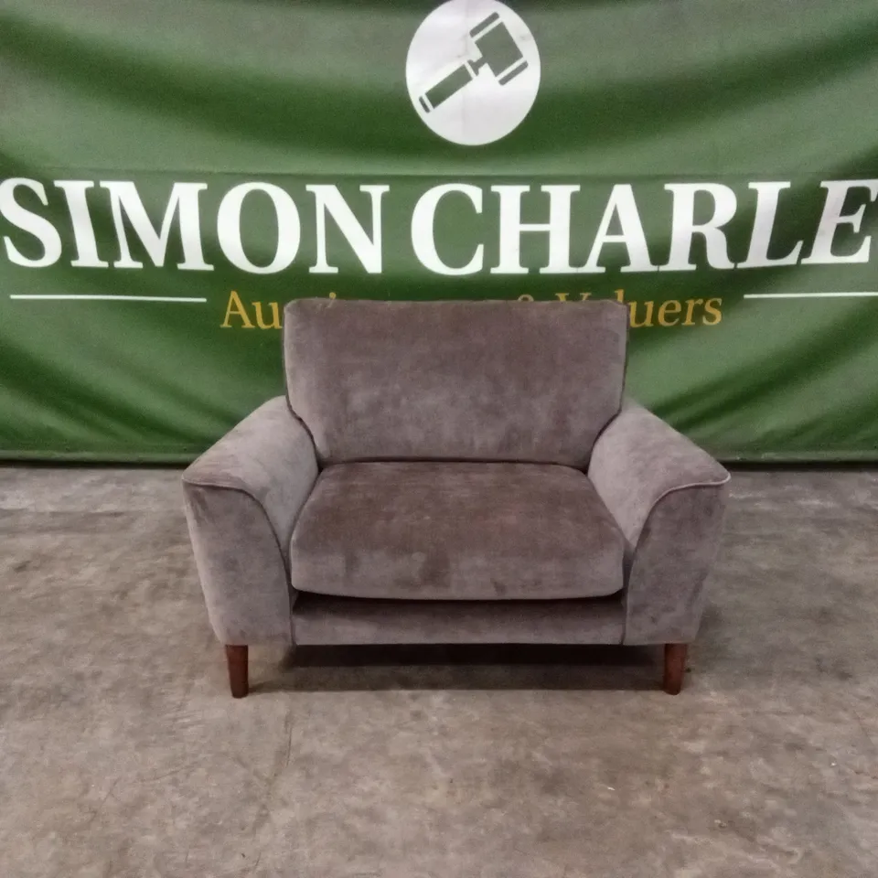 AIYANNA SNUGGLE CHAIR RRP £799