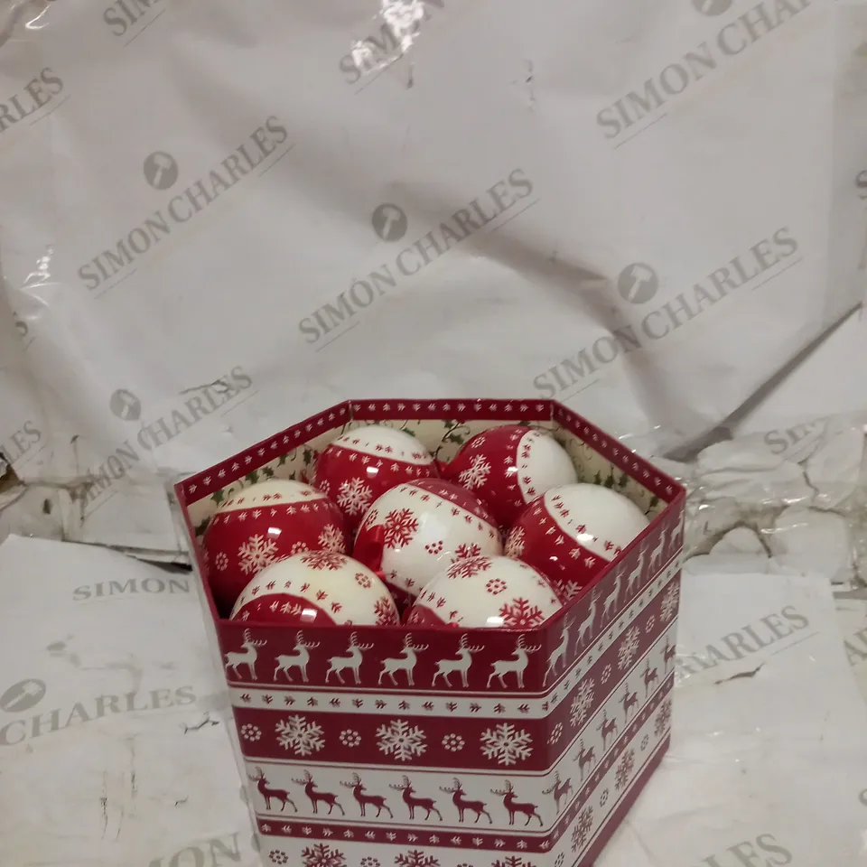 FESTIVE SET OF 14 DECOUPAGE BAUBLES IN DECORATIVE BOX 