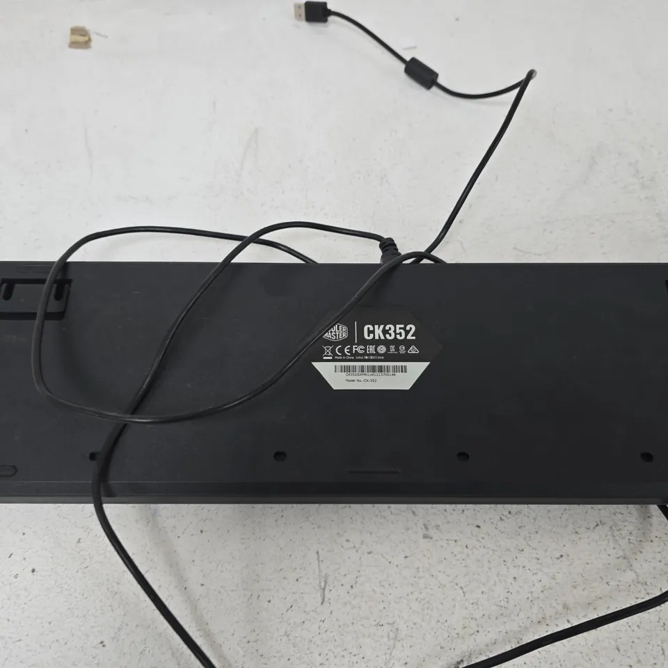 COOLER MASTER CK352 KEYBOARD – WIRED USB, GREY/BLACK KEYCAPS