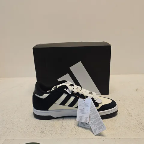 ADIDAS RAPID COURT LOW TRAINERS – UK 9.5 (US 10) – BLACK/WHITE