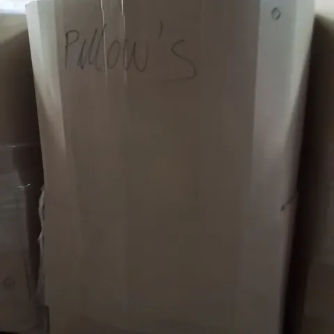 PALLET CONTAINING A LARGE QUANTITY OF PILLOWS 