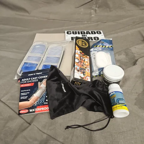 APPROXIMATELY 15 ASSORTED HOUSEHOLD ITEMS TO INCLUDE - CUTLERY, WOLD SINK & DRAIN CLEANER, GREASE, ETC 