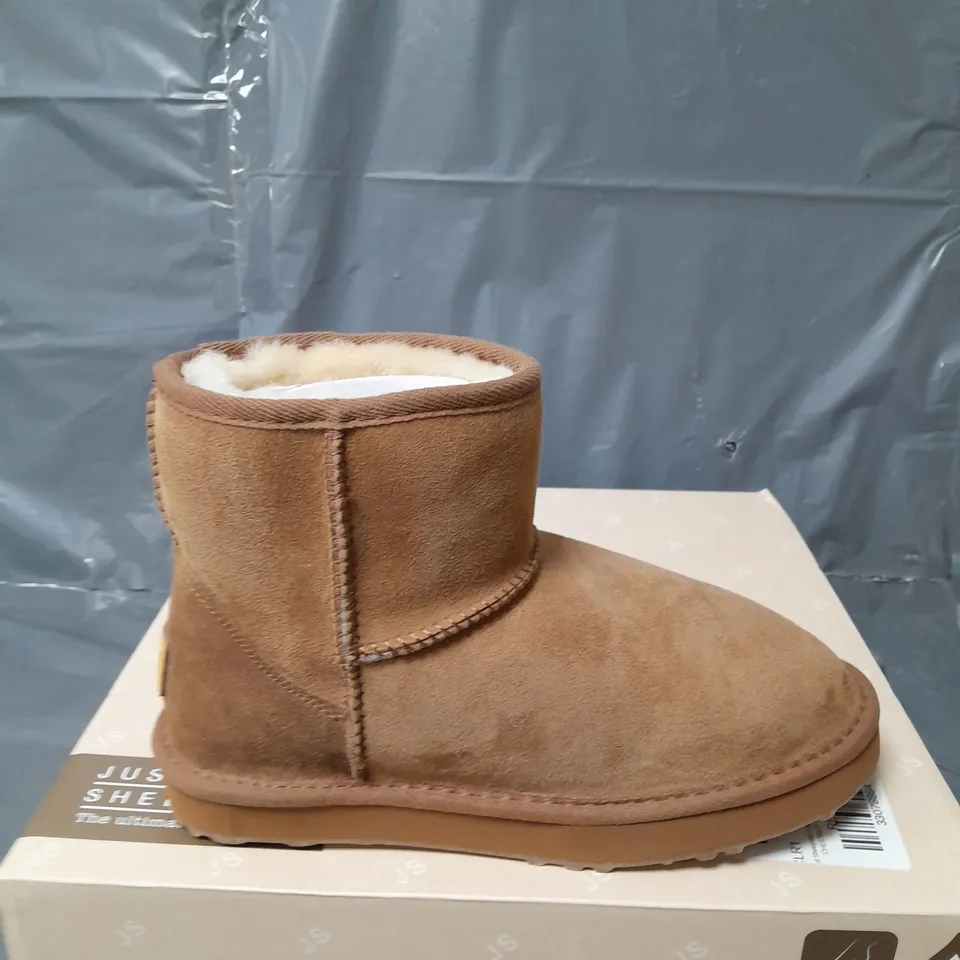 JUST SHEEPSKIN LADIES MINI CLASSIC SHEEPSKIN BOOT - CHESTNUT SIZE 6 