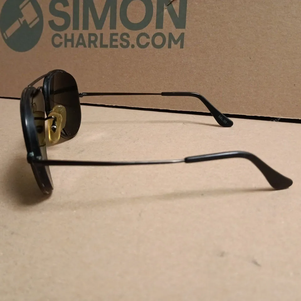 PAIR OF RAY BAN GLASSES IN CARRY CASE