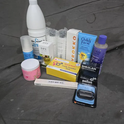 APPROXIMATELY 25 ASSORTED COSMETICS ITEMS TO INCLUDE CHILDS FARM BATH SOAK, SHEGLAM BAKED GLOW SETTING POWDER, BRAUN SHAVER HEAD, ETC