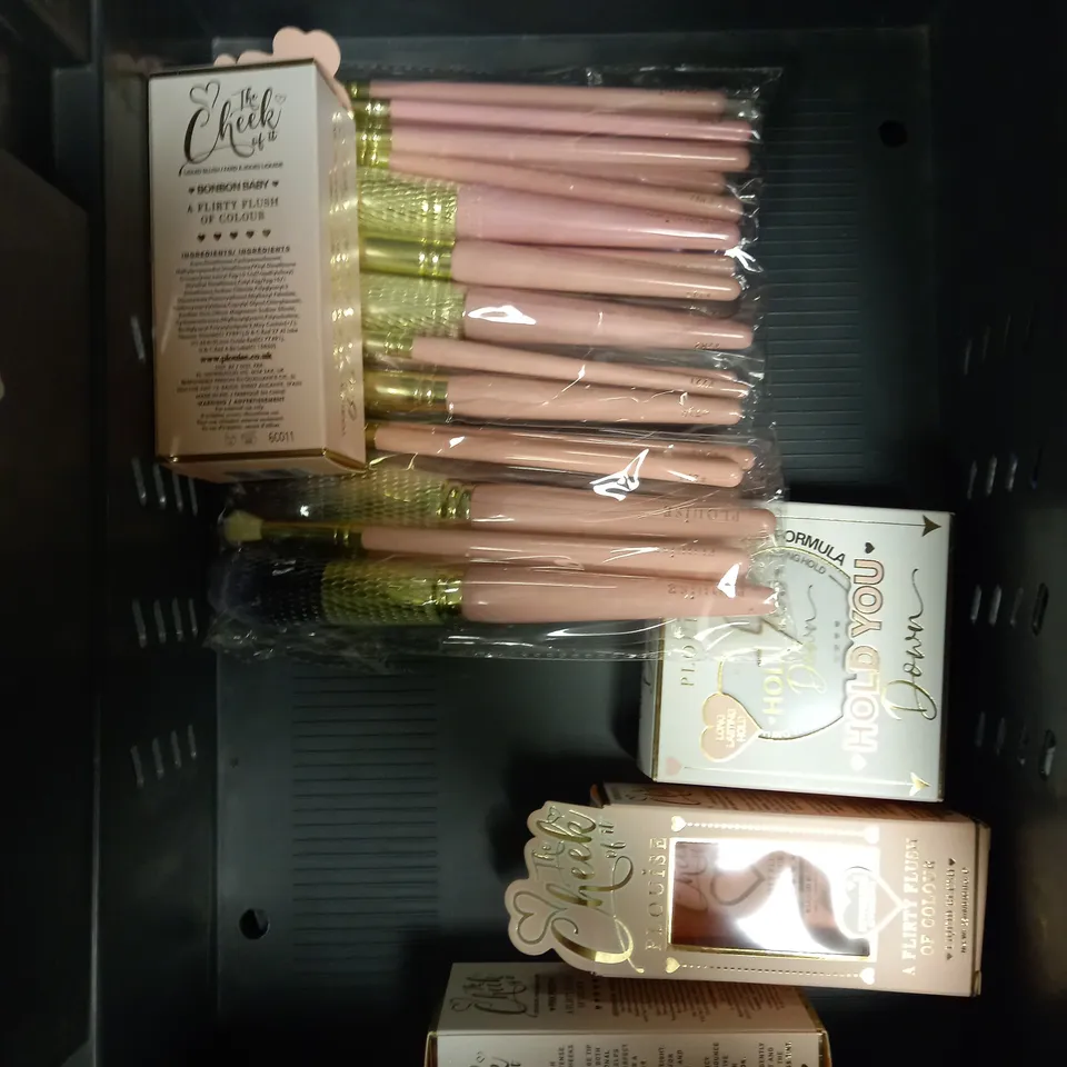 BOX OF APPROXIMATELY 10 ASSORTED P.LOUISE BEAUTY PRODUCTS TO INCLUDE SHADE PALETTE, COSMETIC BASE, LIQUID BLUSH ETC 