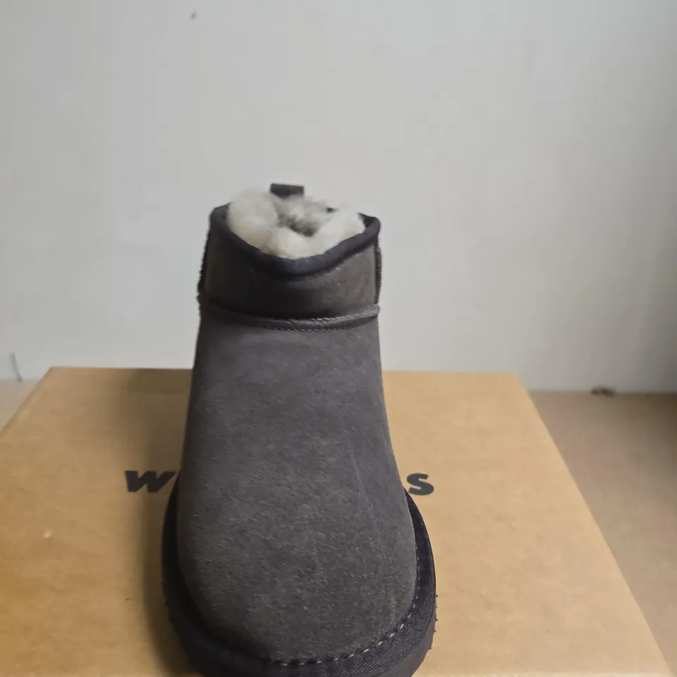 BOXED PAIR OF WHISTELS MABLE SLIPPER BOOT – TAUPE, UK 6