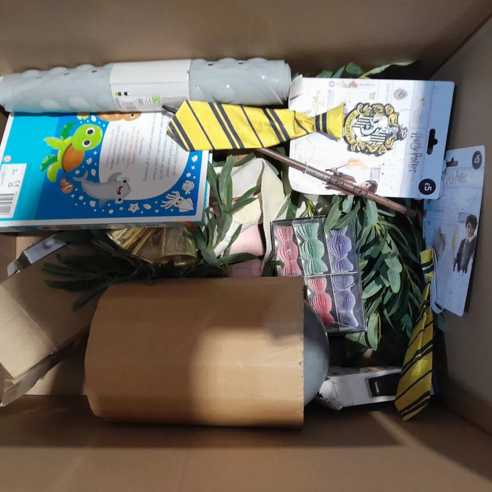 BOX OF APPROXIMATELY 10 ASSORTED HOUSEHOLD ITEMS TO INCLUDE - CRACKERS, LAMP SHADES, AND KIDS MEDICAL KIT ETC. 