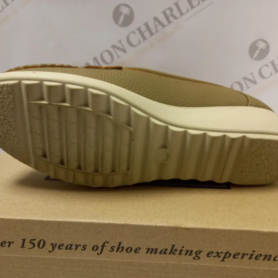 BOXED CUSHION WALK TASSLE LOAFERS, KHAKI - SIZE 6