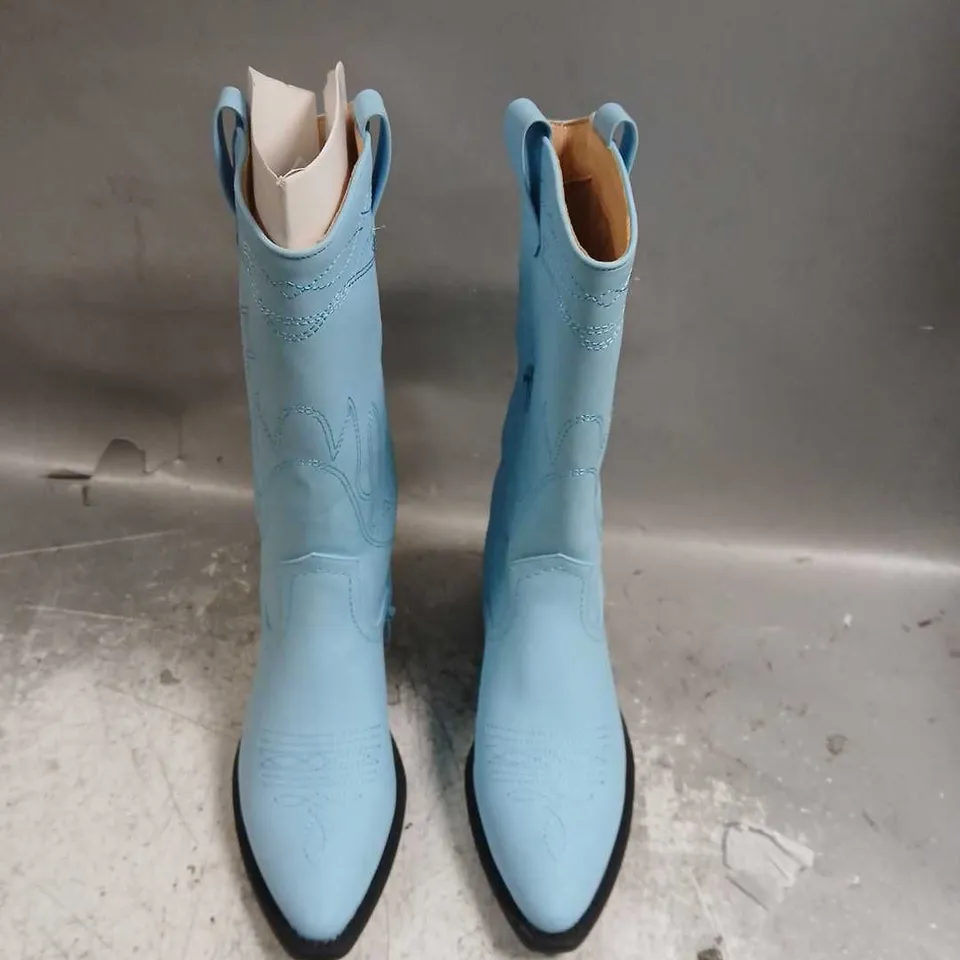 KOI BLUE BOOTS SIZE 5