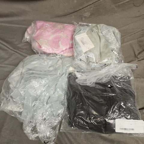 APPROXIMATELY 20 ASSORTED CLOTHING ITEMS IN VARIOUS STYLES AND SIZES 