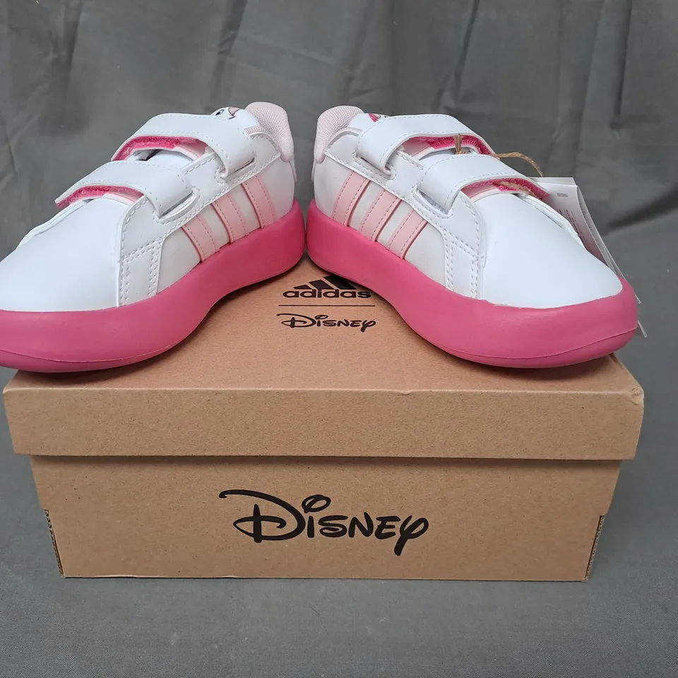 BOXED PAIR OF ADIDAS DISNEY GRAND COURT 2.0 MARIE KIDS SHOES IN WHITE/PINK UK SIZE 8.5