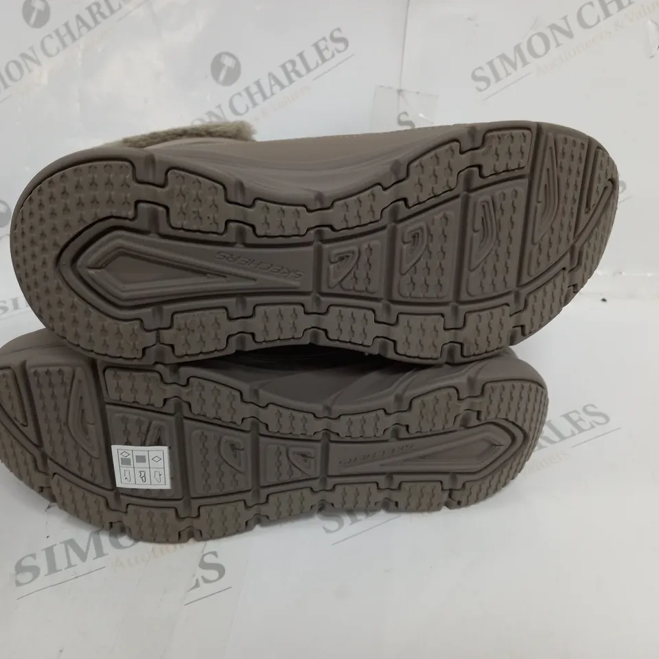 BOIXED PAIR OF SKECHERS D'LUX BOOTS IN DARK TAUPE - 6