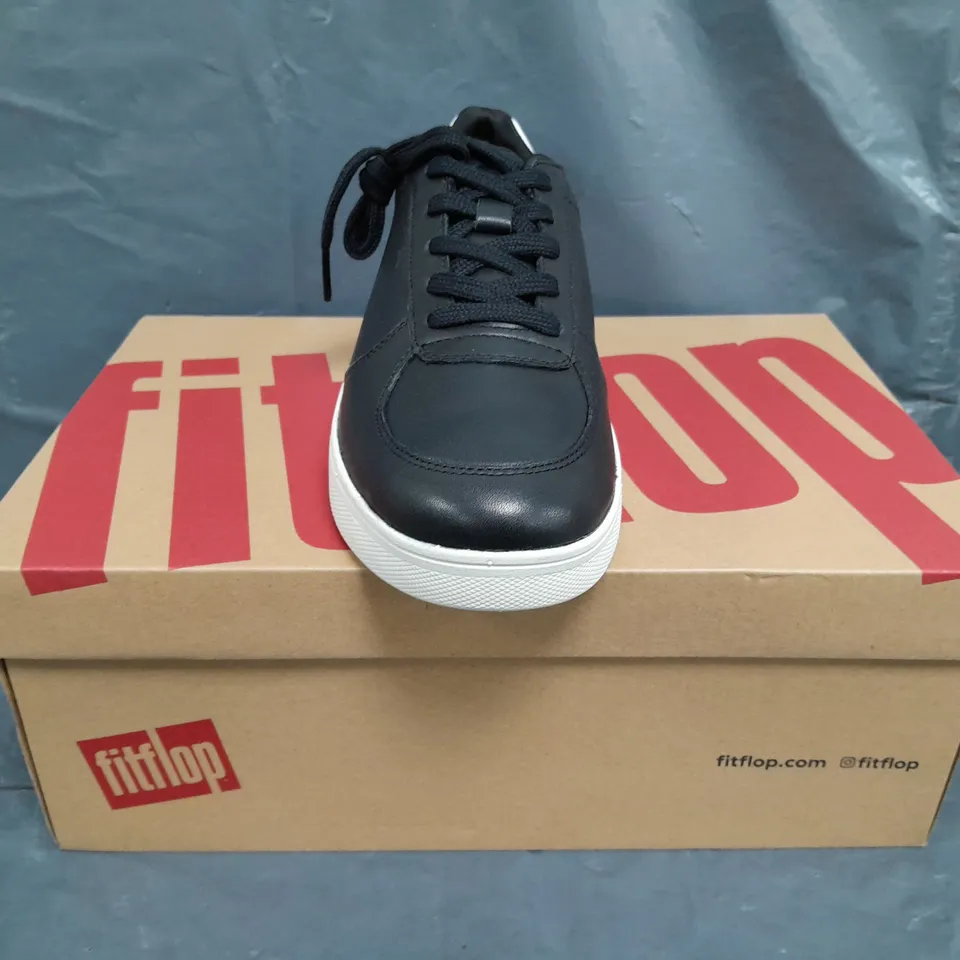 BOXED PAIR OF FITFLOP RALLY LEATHER PANEL SNEAKERS IN BLACK SIZE UK 5