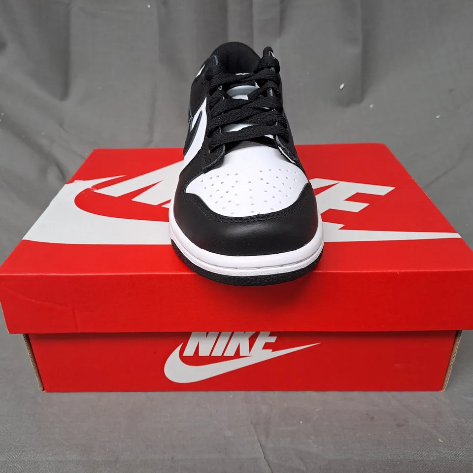 BOXED PAIR OF NIKE DUNK LOW SHOES IN BLACK/WHITE UK SIZE 4