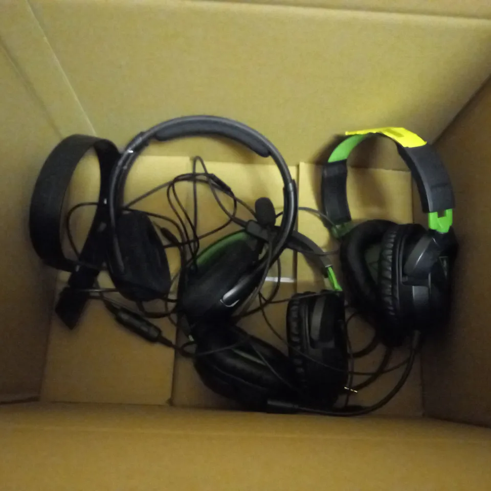 BOX OF APPROX 6 ASSORTED TURTLE BEACH WIRED GAMING HEADSETS FOR VARIOUS PLATFORMS