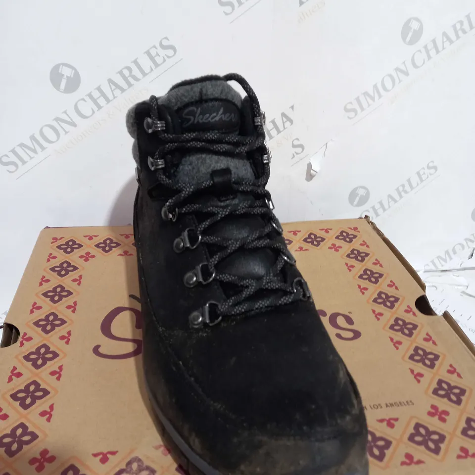 BOXED PAIR OF SKECHERS SYNERGY WARM TECH BOOTS IN BLACK UK SIZE 8