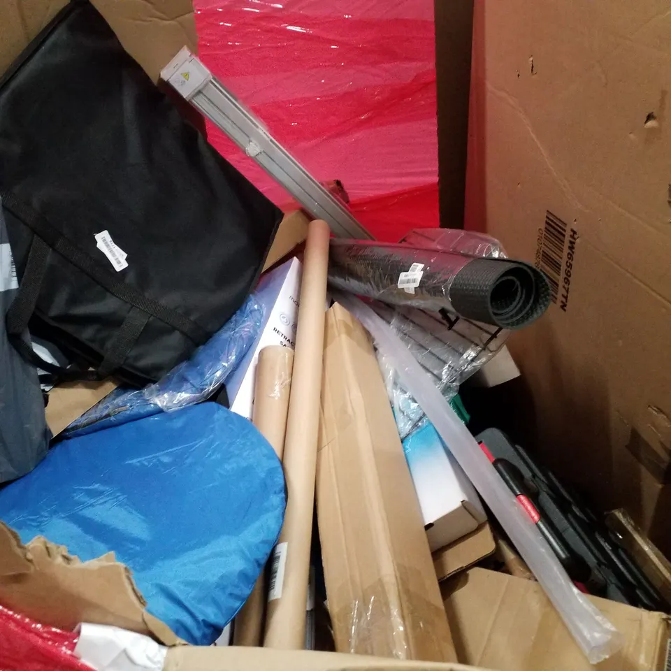 PALLET OF ASSORTED PRODUCTS INCLUDING 5 STEP LADDER, BUCKET STORAGE, BIKE STAND, VENETIAN BLIND, BEACH TENT