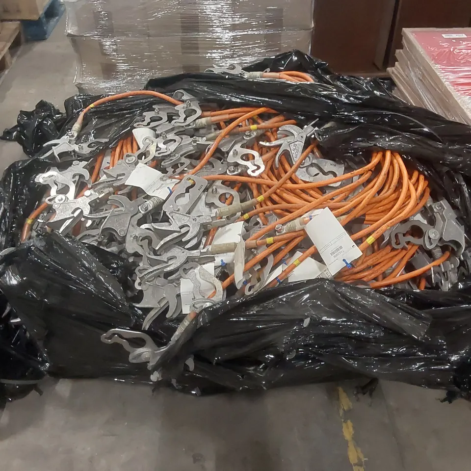 PALLET TO CONTAIN LARGE QUANTITY OF 1.5M ORANGE EARTH CABLES - RAILWAY