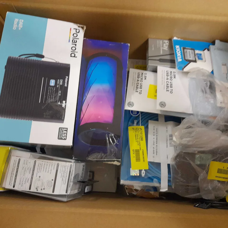 LOT OF APROX 40 OF ASSORT ITEMS-DAB RADIO-SPEAKER-EARPHONES