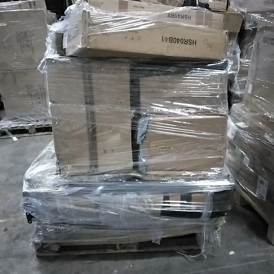 PALLET OF HOUSEHOLD ITEMS TO INCLUDE HALL TREE, TRASH CAN,  MAILBOX AND OTHER ASSORTED ITEMS...