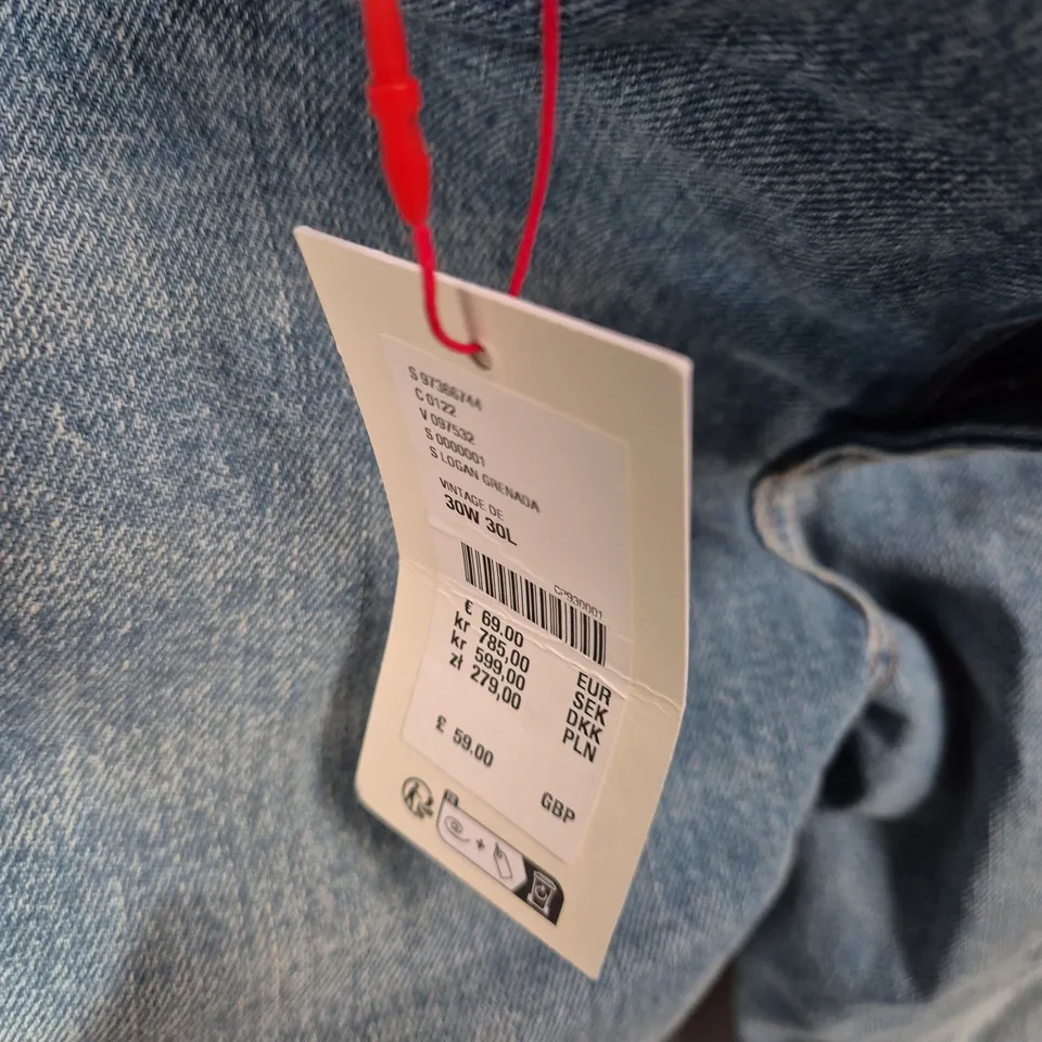 BDG URBAN OUTFITTERS JEANS – LIGHT WASH DENIM, UK 30 (30W X 30L)