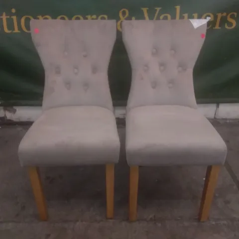 SET OF 2 BEWLEY MINK VELVET BUTTON BACK DINING CHAIRS (OAK LEG)