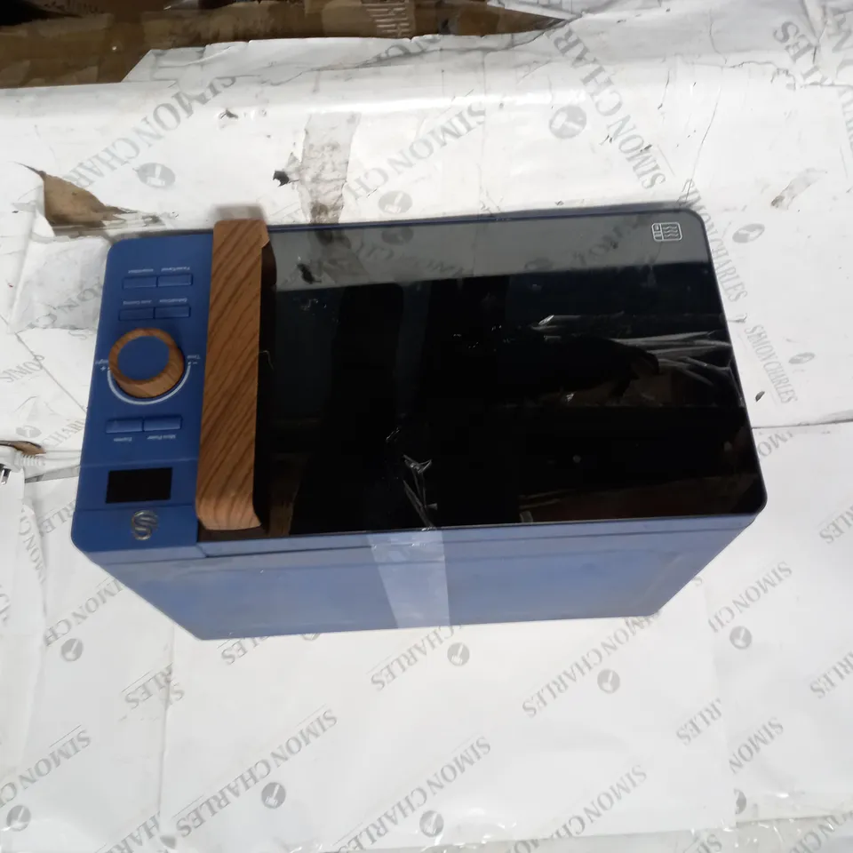 SWAN RETRO 800W MICROWAVE IN BLUE UNBOXED 