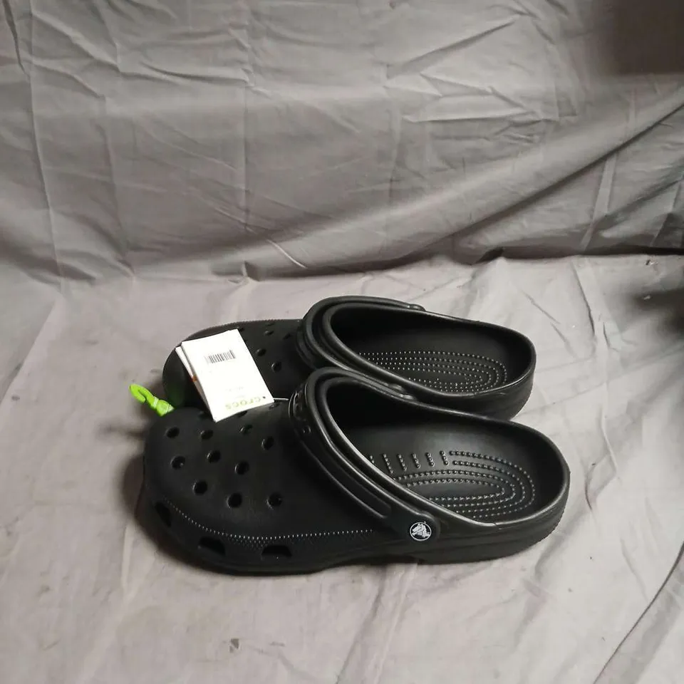 CROCS CLASSIC BLACK CLOG WITH HEEL STRAP - SIZE UK M12