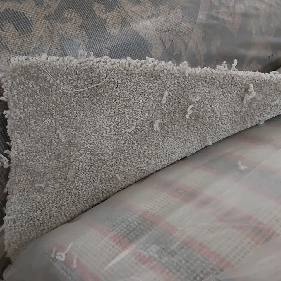 ROLL OF QUALITY HAMPTON ELITE MORNING SONG CARPET // SIZE: APPROXIMATELY 4 X 7m