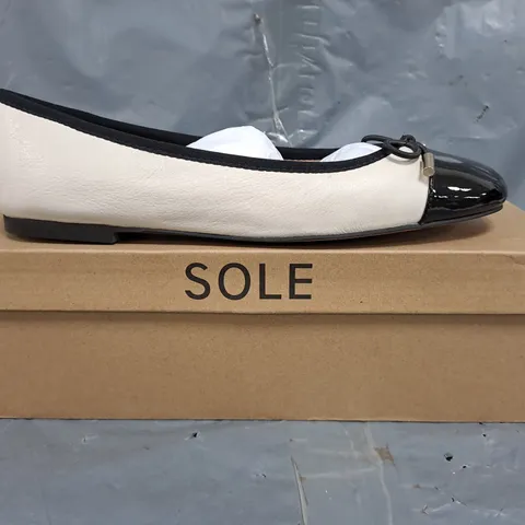 BOXED PAIR OF SOLE SLIP-ON SHOES IN WHITE/BLACK SIZE UK 6