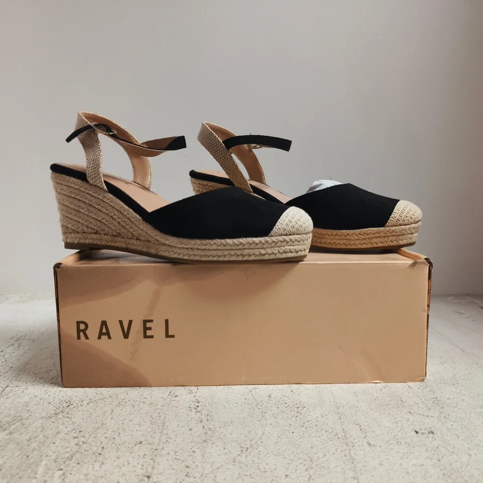 BOXED PAIR OF RAVEL CLOSED TOE WEDGE SANDALS IN BLACK/SAND SIZE UK 6