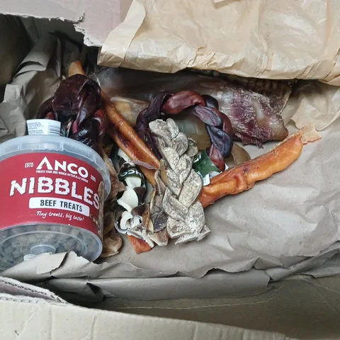 BOX OF ASSORTED DOG TREATS INCLUDING ANCO NIBBLES BEEF TREATS – DOG TREATS (TUB)