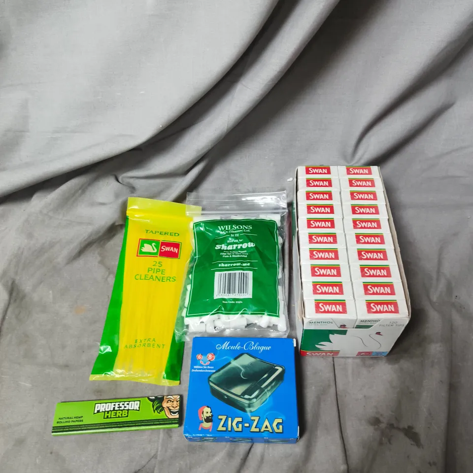 TOTE OF APPROXIMATELY 20 ASSORTED CIGARETTE ROLLING PAPERS, FILTER TIPS AND A ZIG ZAG ROLLING BOX