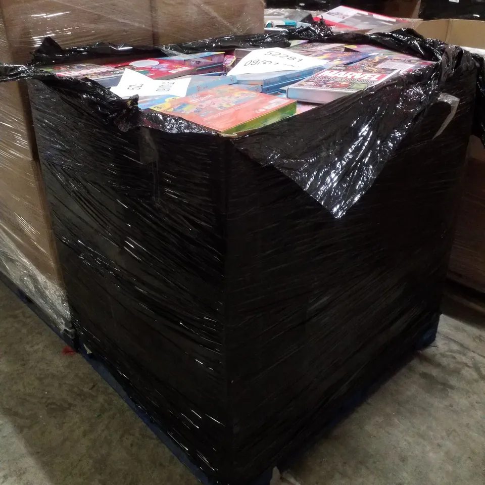 PALLET CONTAINING ASSORTED CHILDRENS BOOKS