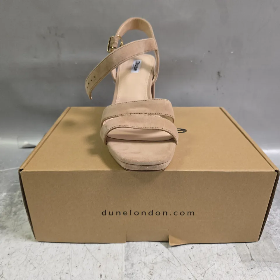 BOXED PAIR OF DUNE LONDON 780 MANIFES OPEN TOE BLOCK HEEL SANDALS IN CARAMEL SIZE 5