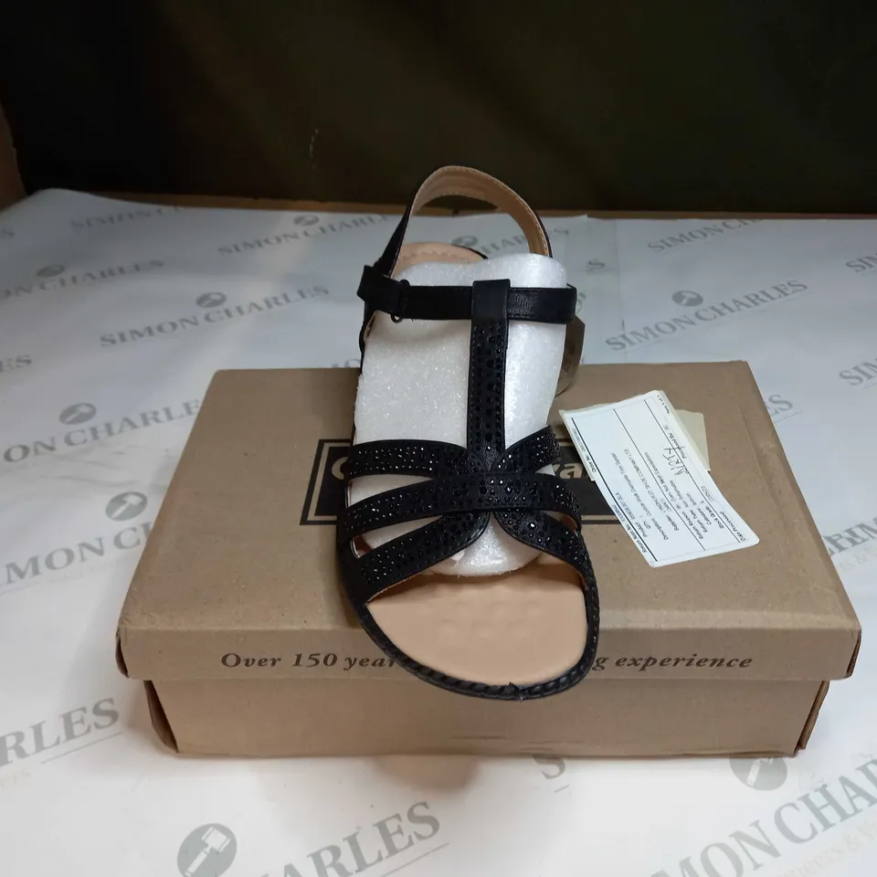 BOXED CUSHION WALK DIAMANTE TRIM SANDALS SIZE 7