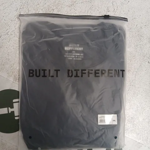 BAGGED BUILT DIFFERENT CREW T-SHIRT IN NAVY SIZE 2XL