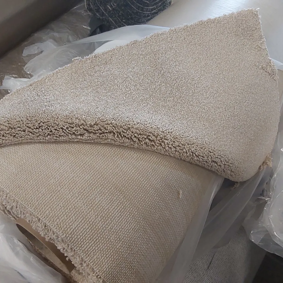ROLL OF QUALITY FIRST IMPRESSIONS CLEAN CUT CARPET - APPROXIMATELY 8 x 4m
