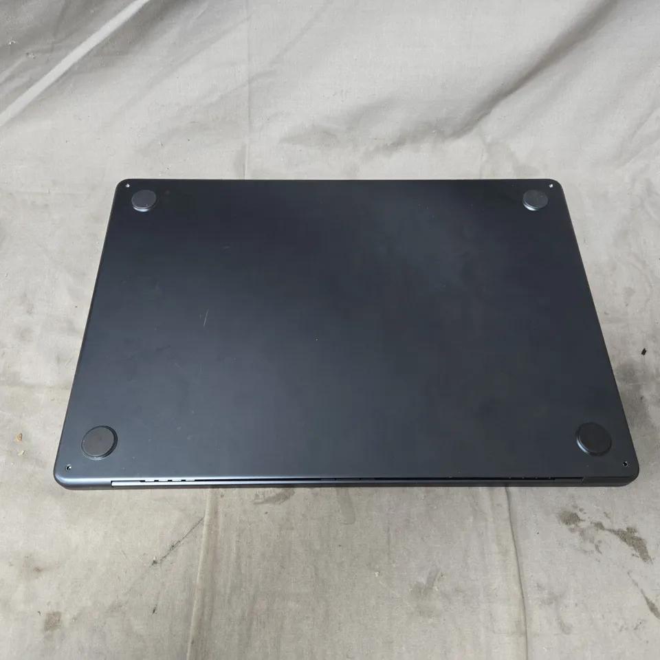 APPLE MACBOOK PRO 15" SPACE GRAY LAPTOP – 2024