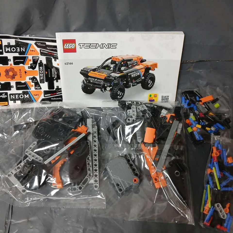 LEGO TECHNIC NEOM MCLAREN - 42166